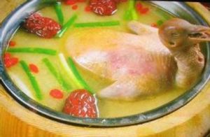 棗杞燉鴿子 棗杞燉鴿子