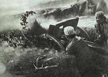 四平保衛戰中，炮兵向敵人轟擊