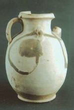 唐灰白釉灑褐色斑彩執壺 唐灰白釉灑褐色斑彩執壺