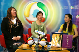 嘉賓犬犬、李歆與主持人小霧寶貝（由左至右）