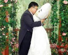 和枕頭結婚的人