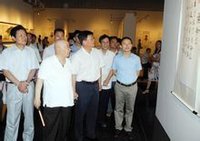 宣傳部長路建平、文化廳廳長周用金出席畫展