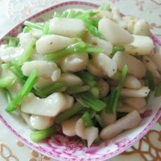 荸薺炒芹菜 荸薺炒芹菜