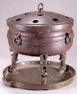 龍鳳足帶盤銅薰爐 龍鳳足帶盤銅薰爐