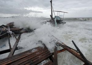 強熱帶風暴帶來的災害