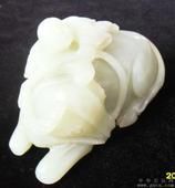 童子牧牛形玉墜 童子牧牛形玉墜