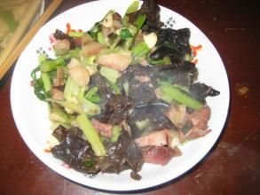 西芹拌豬心 西芹拌豬心