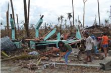獨魯萬市一戶被颱風摧毀的家庭