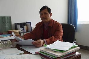 湖北師範學院教授胡長松