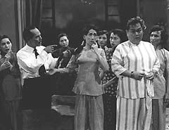 《春殘燕未歸》