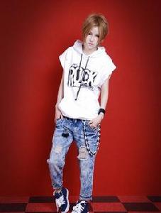 獨自走在這路口 獨自走在這路口