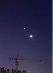 三星伴月[天文現象]