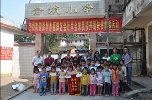 右一為立萬財稅財務總監鄒陽同志