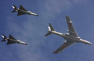 轟油六空中加油機