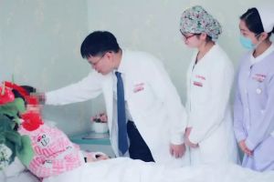 吳振主任看望術後顧客