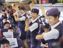 南京“高姐”車廂內跳“小蘋果”