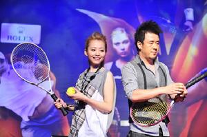 張靚穎楊坤唱響中網 主題曲《驕傲飛翔》