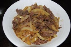 洋蔥爆羊柳 洋蔥爆羊柳