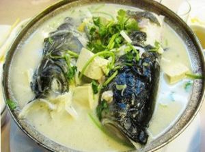 魚頭魚尾燒豆腐 魚頭魚尾燒豆腐