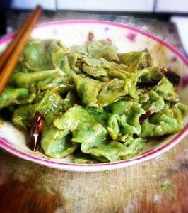 油潑菠菜面 油潑菠菜面