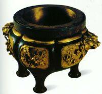 銅鎏金鏨花三足爐