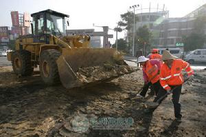 人工清掃費時費力