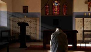 《人與神》劇照