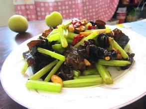 木耳燒芹菜 木耳燒芹菜