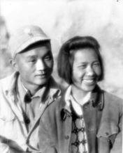 徐肖冰、侯波新婚合影（1942年）