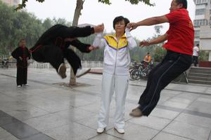 隔空打人 隔空打人