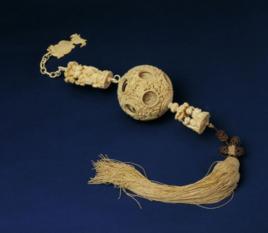 清牙雕鏤空套球 清牙雕鏤空套球