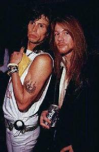 Axl和Aerosmith主唱Steven Tyler