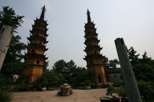 羅漢院雙塔及正殿遺址