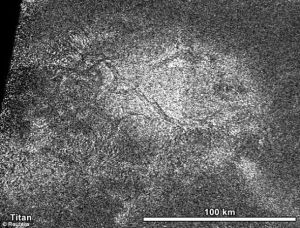 開裂穹窿構造：科學家們在卡西尼探測器的圖像中識別出這一構造地貌，這可能是由於高溫岩漿上涌引發的穹窿開裂構造