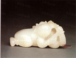 清乾隆白玉雕童子戲蓮佩 清乾隆白玉雕童子戲蓮佩