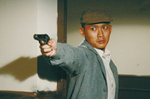 《槍聲背後》劇照