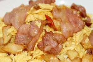 薯丁培根炒蛋 薯丁培根炒蛋