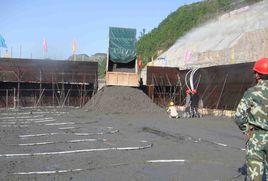 斜層平推碾壓法 斜層平推碾壓法