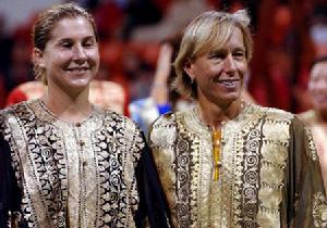 卡達網球公開賽 塞萊斯身著阿拉伯長袍