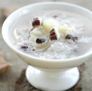 芡實核桃蓮子粥