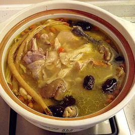 黨參黃芪燉雞湯