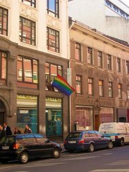 （圖）挪威首都奧斯陸街景一角，圖中旗幟為象徵及領導全球同性戀運動的彩虹旗