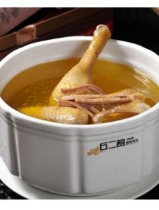 墨魚燉雞 墨魚燉雞