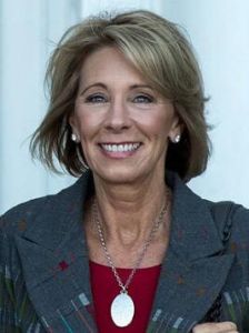 貝特西·德沃斯 貝特西·德沃斯