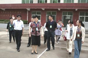 連雲港副市長楊莉視察中考