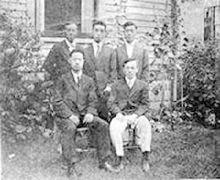 前排左起趙元任、周仁。