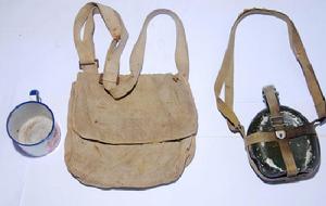 雷鋒用過的茶缸、背包和水壺