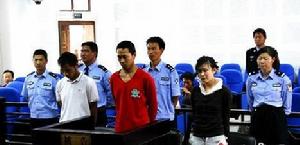 三被告出庭接受宣判