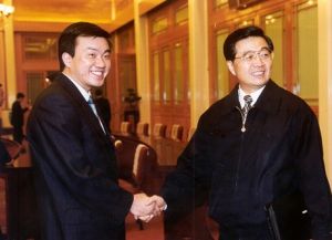 中南海講師周葉中與胡錦濤握手