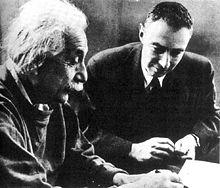 1950年的奧本海默與愛因斯坦